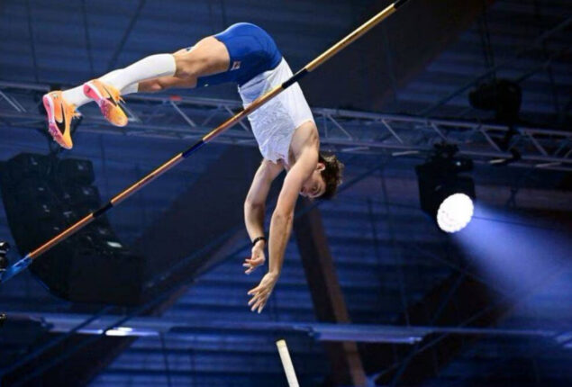 Armand Duplantis of Sweden sets brand-new pole vault record