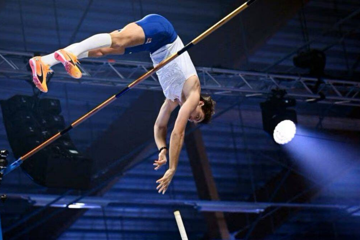 Armand Duplantis pole vault record
