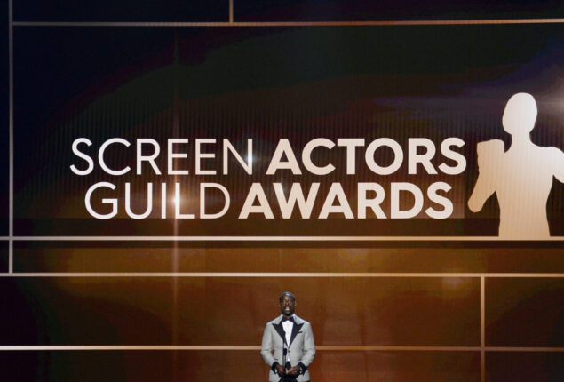 Where can I watch the SAG Awards 2023 live?