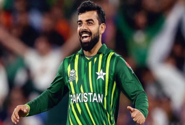 Shadab Khan reacted to Iftikhar Ahmed hitting six sixes