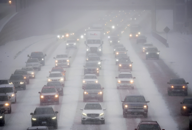 Schools, grounds flights closes amid massive winter storm in U.S. heartland
