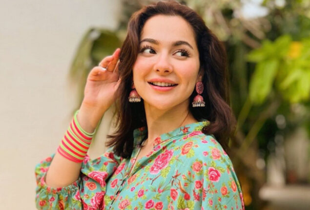 Hania Aamir rocks the stage at Umer Mukhtaar’s qawali night