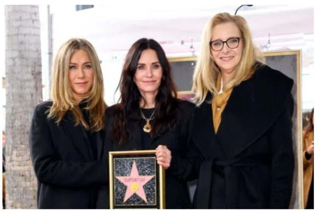 Courteney Cox receives Walk of Fame Jennifer Aniston pays heartfelt tribute