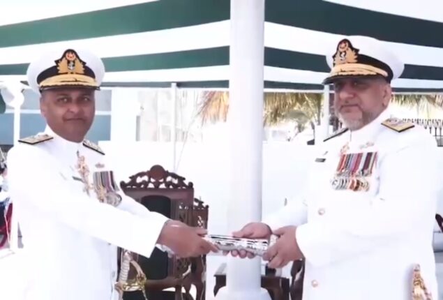 Faisal Abbasi assumes command of Pakistan Fleet as COMPAK
