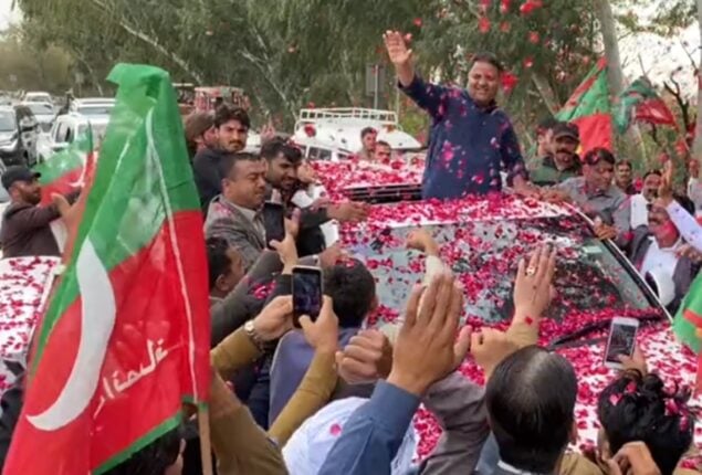 Fawad Chaudhry given rapturous welcome upon arrival in Jhelum