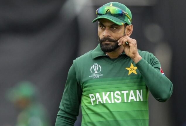 Ex-Pakistan skipper Mohammad Hafeez gets admission to Karachi University