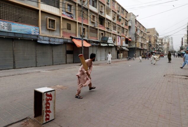 New timing for Karachi markets, restaurants, marriage halls announced