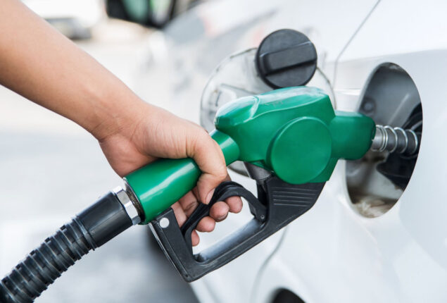 Petroleum dealers reach agreement on phased increase in margins