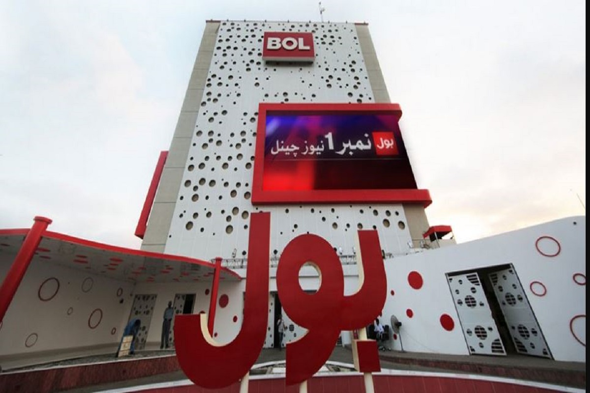 Customs officials illegally raid Headquarters of Bol TV in Karachi