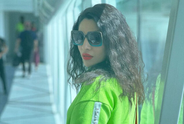Zhalay Sarhadi exudes elegance in new pictures