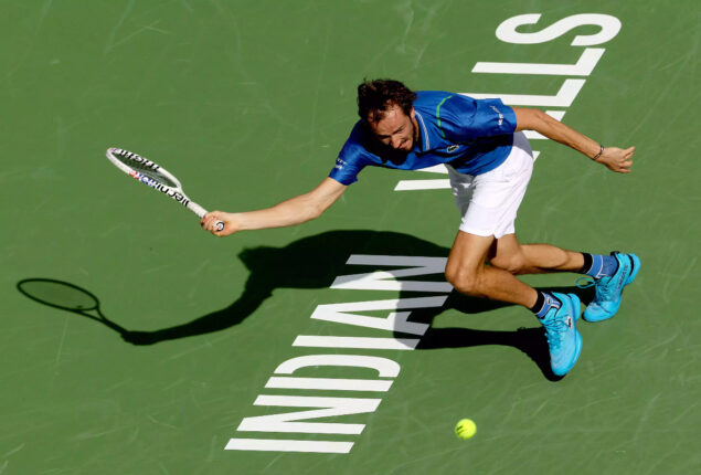 Daniil Medvedev dispels fitness fears to reach Indian Wells semis