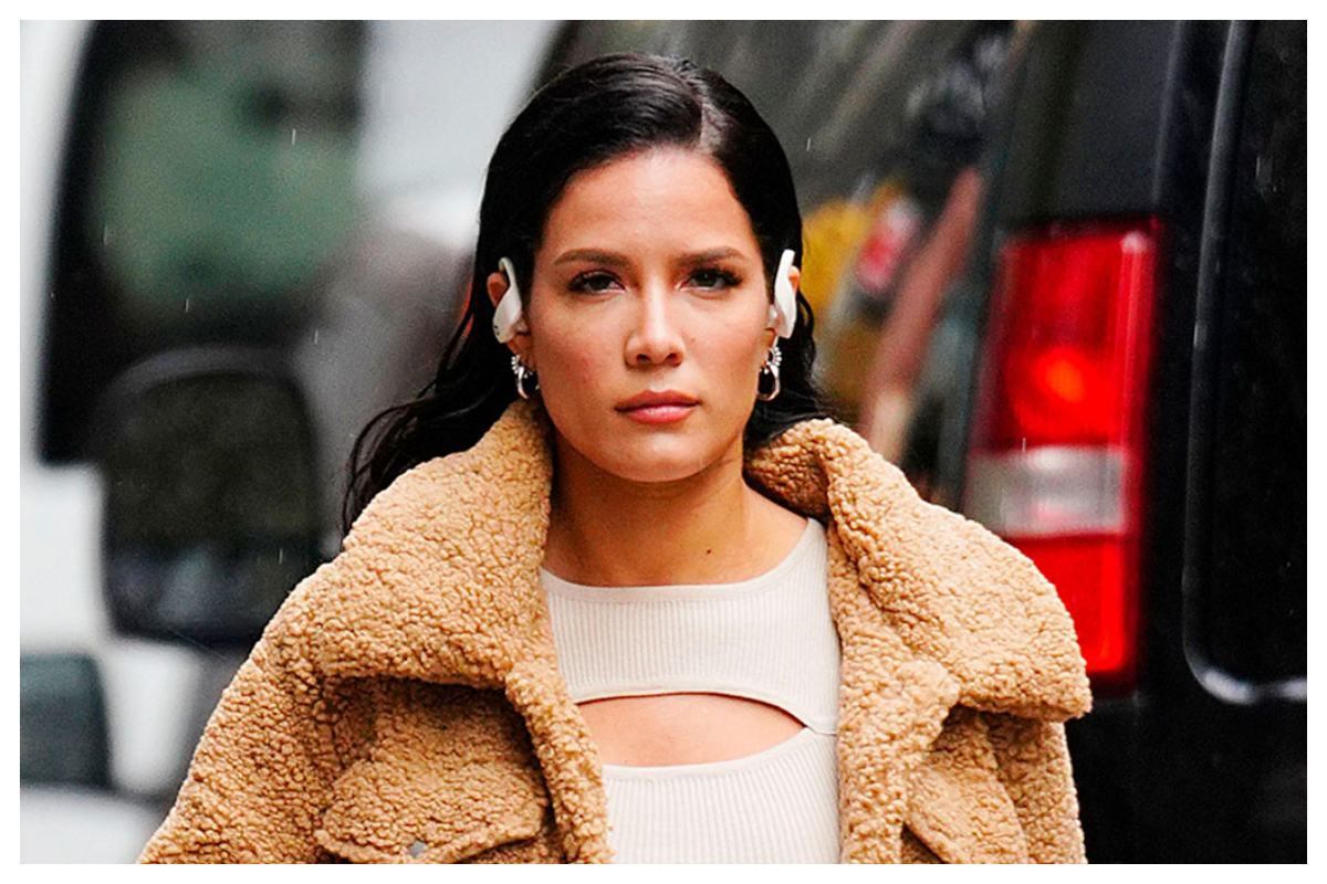 Halsey struts