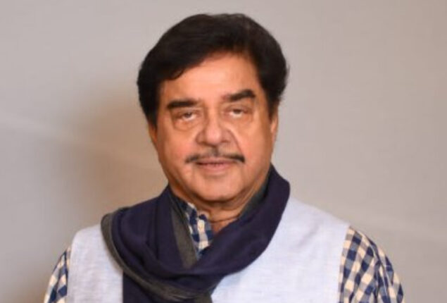 Shatrughan Sinha recalls being ’embarrassed’ over his appearance