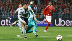 PSG recovers from their exit from Europe with last-second goal from Kylian Mbappe