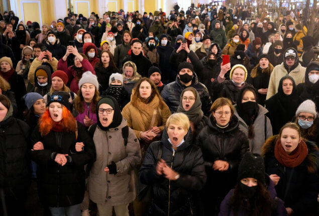 Russian wives and mothers call on Putin