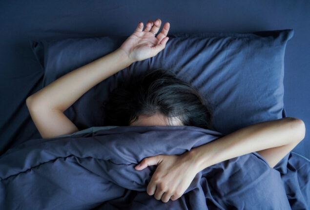 Either excessively or insufficiently sleep can make you sick: Study