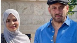 Salman Khan looks ‘fab’ in blue shirt with fan from Tiger 3 shoot