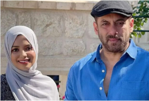 Salman Khan looks ‘fab’ in blue shirt with fan from Tiger 3 shoot