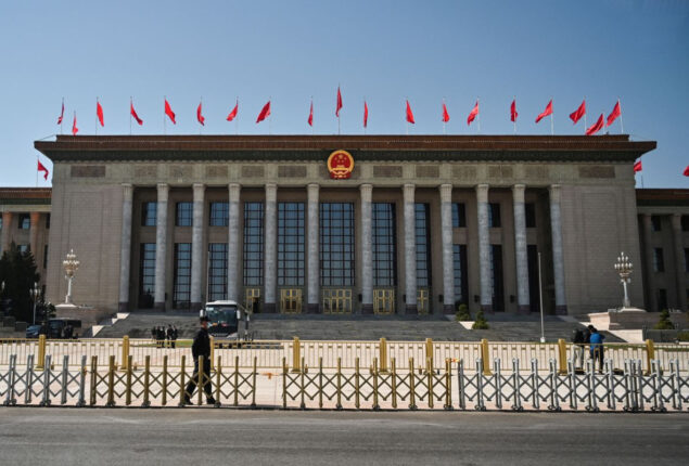 China plans to increase defense by 7.2% and targets by 5% economic growth rate   