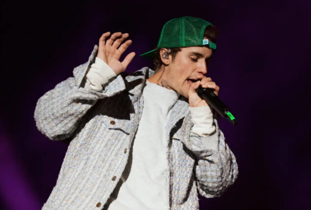 Justin Bieber makes surprise appearance amid Hailey-Selena Gomez feud