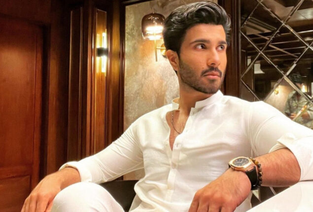 Feroze Khan’s new name leaves internet users confused