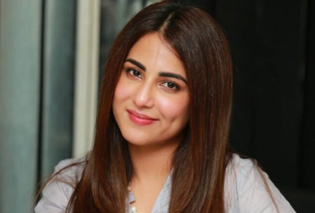 Ushna Shah shares candid pictures of her reception