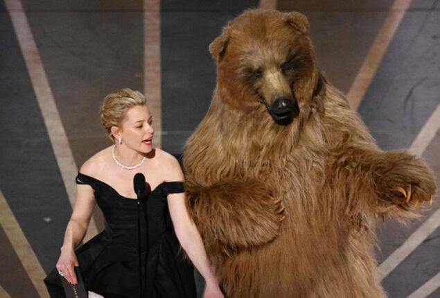 2023 Oscar: Elizabeth Banks strips on stage, jokingly blame ‘Cocaine Bear’