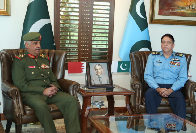 Air Chief meets with Commander Bahrain National Guard  