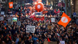 France pension protests: Protesters scuffle with police over government decree reform