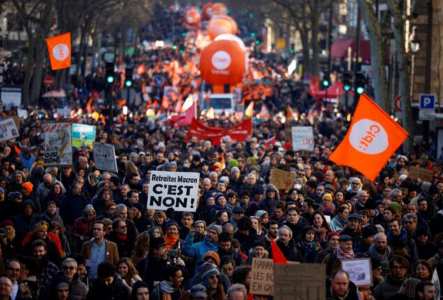 France pension protests: Protesters scuffle with police over government decree reform