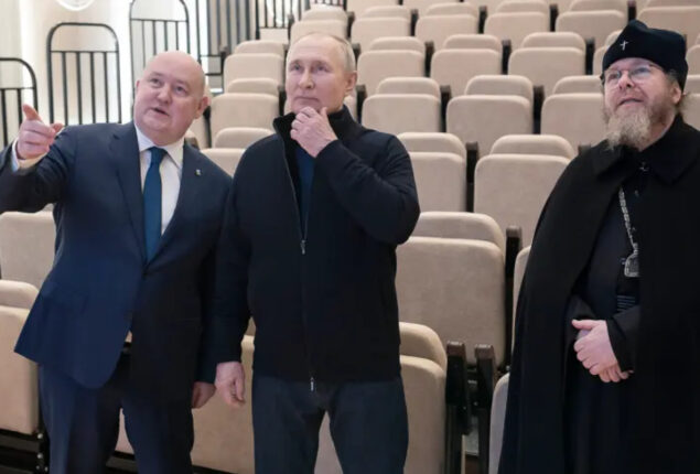 Putin makes surprise visit to Mariupol as part of his tour of occupied Ukraine