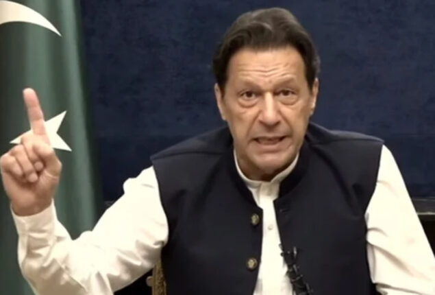 Imran Khan announces to stage power show at Minar e Pakistan