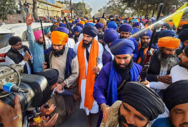 India blocks internet access to 27 million people as Punjab police hunt Sikh separatists