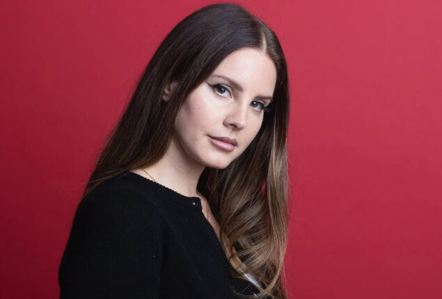 Lana Del Rey hints she might cancel her Glastonbury performance