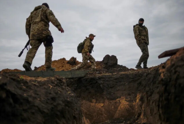 Ukraine clings to Bakhmut as Russians advance