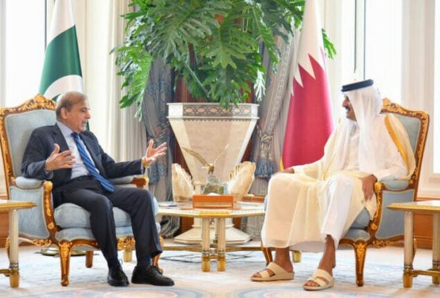 PM discusses bilateral relations with Qatari Emir