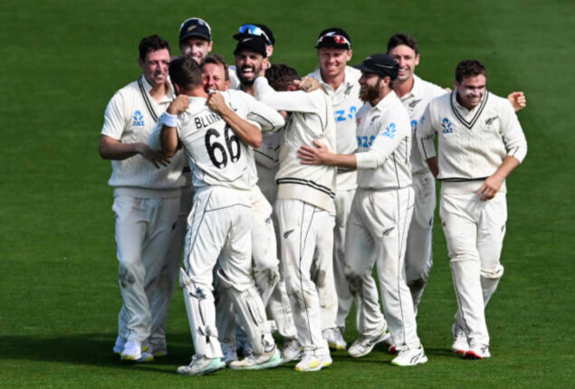 Kusal Mendis ignites fireworks to push Sri Lanka to 120-1 at lunch