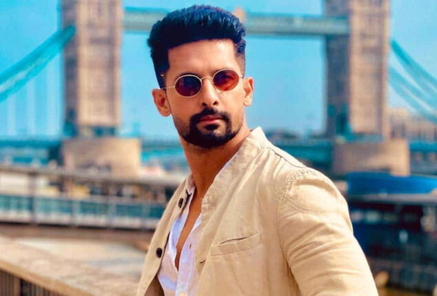 Ravi Dubey appears in a new film with a balding head and wrinkles