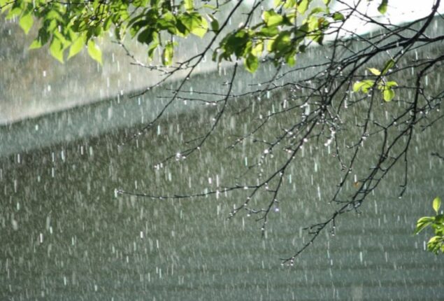 Weather update: Karachi receives rainfall along with hailstorm