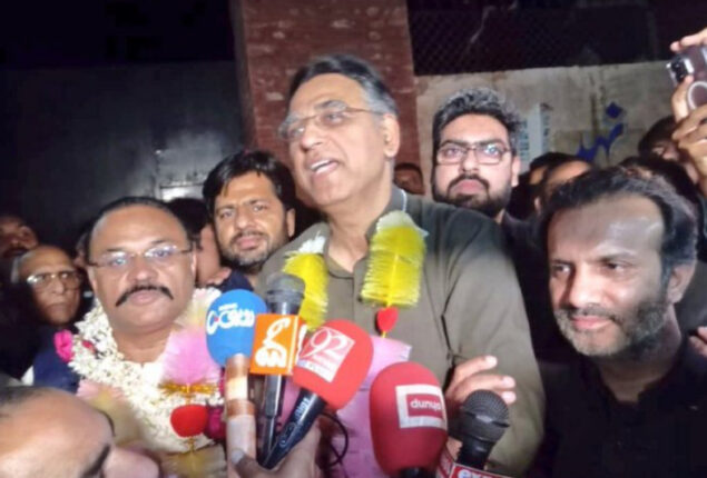 Asad Umar, Shah Mahmood Qureshi, Fayyaz Chohan, Zulfi Bukhari released from jail