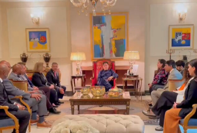 US delegation discusses bilateral relations with Imran Khan