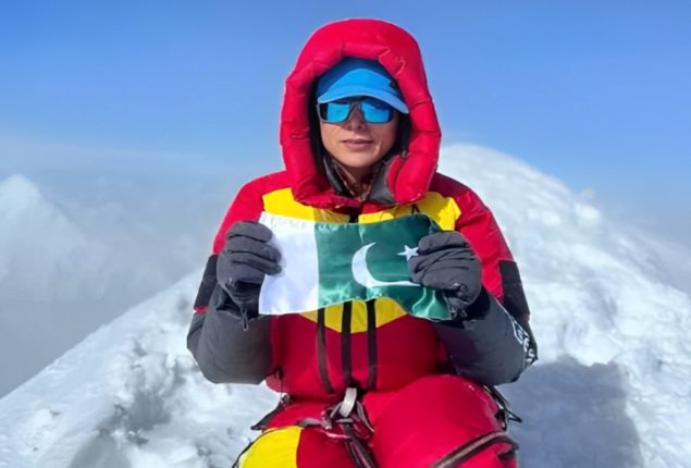 Pakistani Woman Naila Kiani Scales Broad Peak