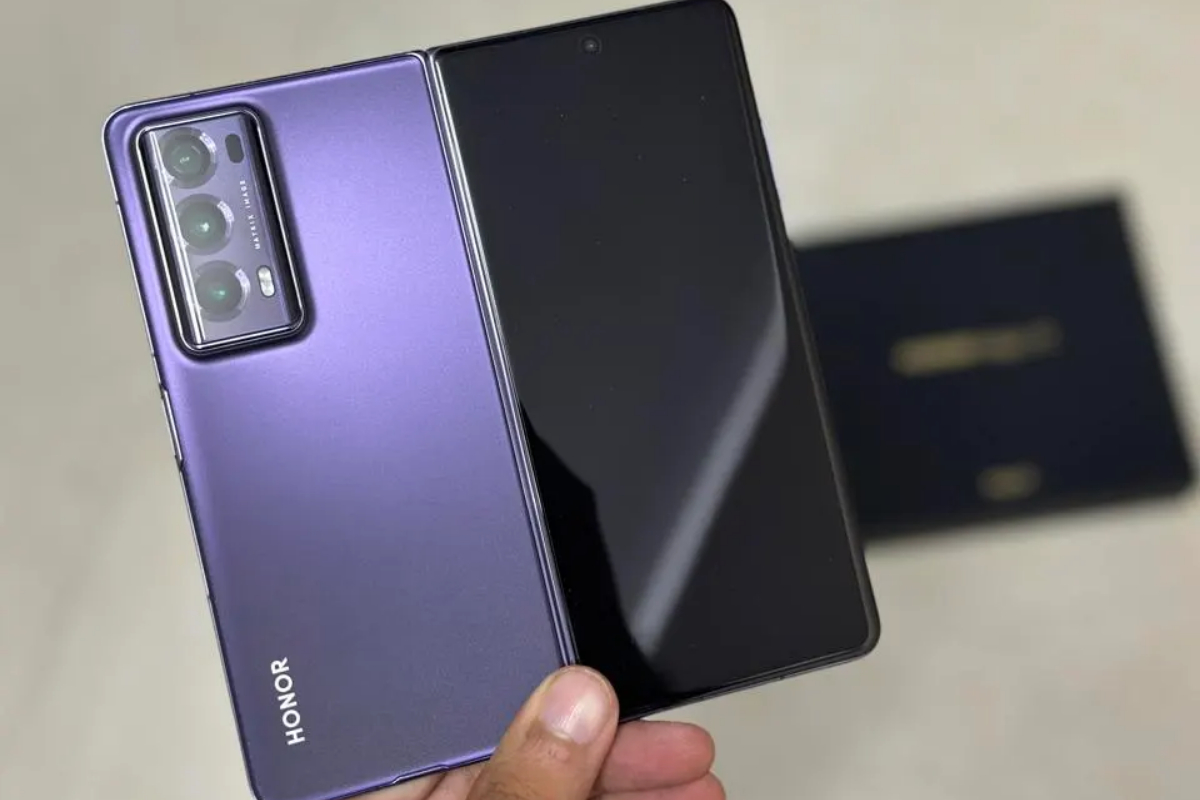 HONOR Magic V2: World’s slimmest and lightest foldable phone