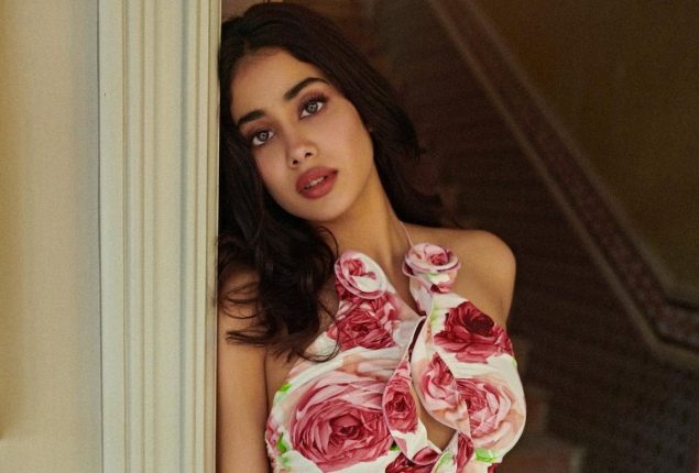 Janhvi Kapoor’s Stunning Floral Dress Sets Social Media Ablaze!