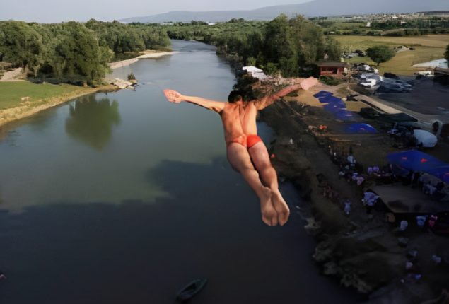 Kosovo Bridge Divers Overcome Fear in Annual Competition