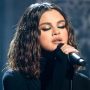 Selena Gomez on her raw AMAs performance of “Lose You to Love Me”
