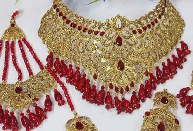 Gold price increases by Rs 1800 per tola