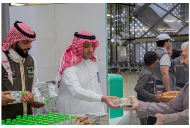 Hajj pilgrims travelling to Haramain railway into Madinah are greeted with gifts