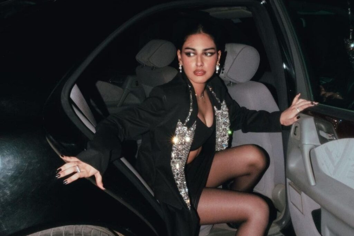 Anzela Abbasi’s bold pictures set social media abazzle