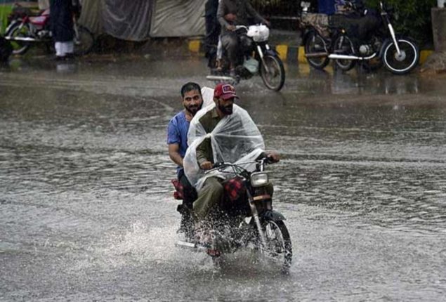 Karachi Rain Update: Light rain brings relief to Karachi residents from heat and humidity